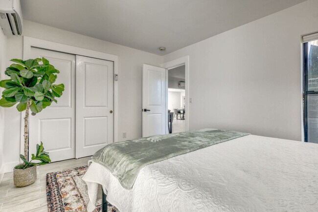 Building Photo - 106 Playmore Dr