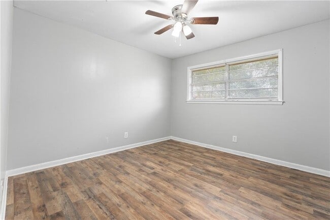 Building Photo - 207 Cache Cir