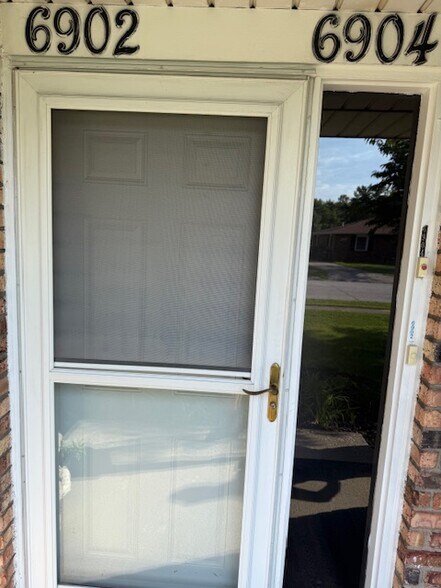 Front entrance - 6904 Eisenhower Ave
