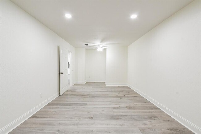 Building Photo - 527 FM 787