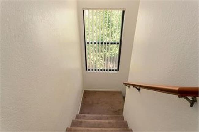 Building Photo - Great 2 bedroom, 1.5 bath in South Davis f...