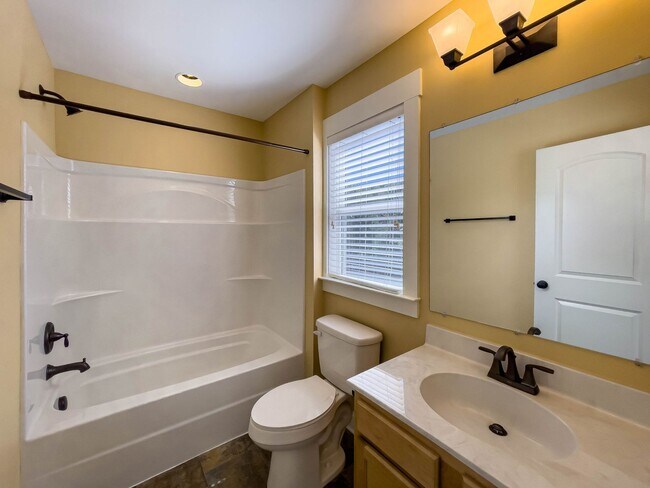 Building Photo - Charming Three-Bedroom Cottage in Oakley