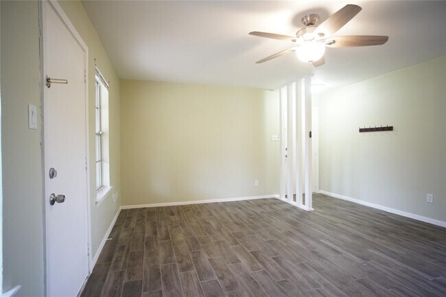 Building Photo - 12725 Dakota Ln