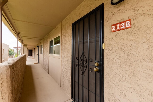 Building Photo - 7436 E Chaparral Rd