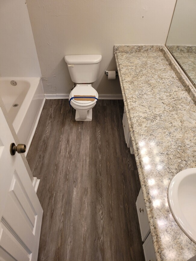 Building Photo - 361 Hickory Hill Dr