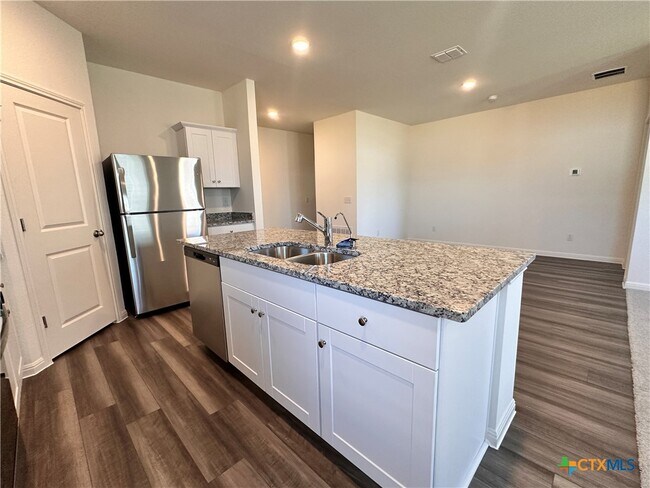 Building Photo - 124 Parrigin Cv