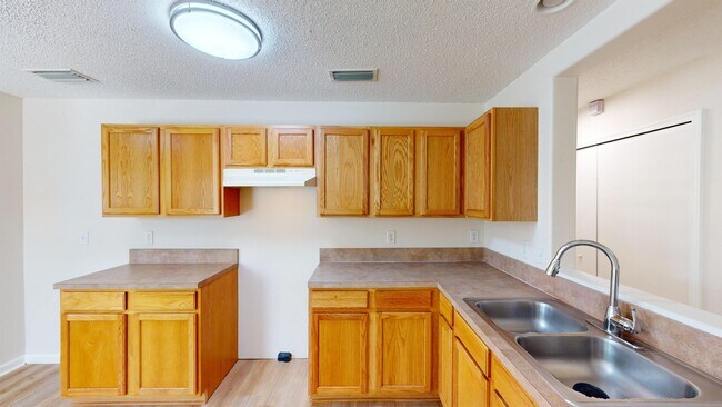 Building Photo - 5 Ryland Pl