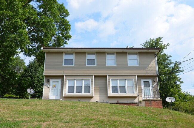 Building Photo - 1544 E Park Ave