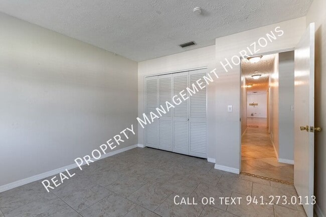 Building Photo - 5217 Canterbury Dr