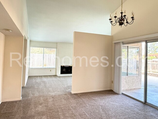 Building Photo - 1553 Palomar Dr