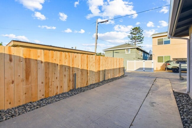 Building Photo - 1135 Florida St