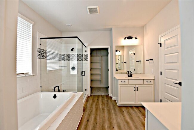 Building Photo - 13602 Defiance Pass