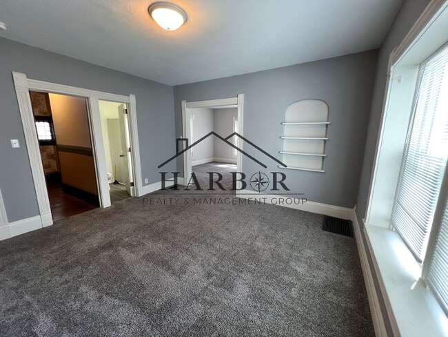 Building Photo - Large Renovated Studio- SPECIAL! First Month Rent Free