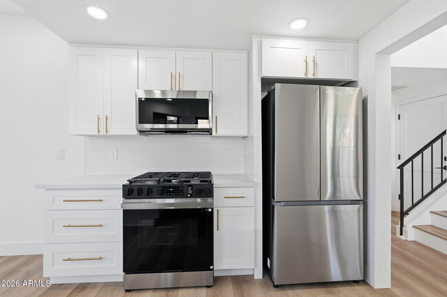 Building Photo - 2029 N Sunset Dr