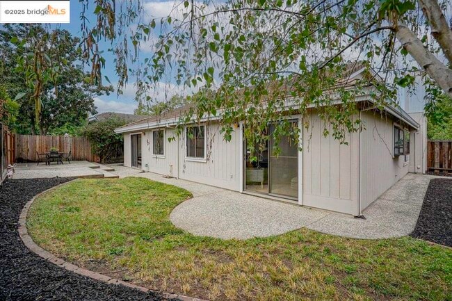 Building Photo - 1616 Lindbergh Dr