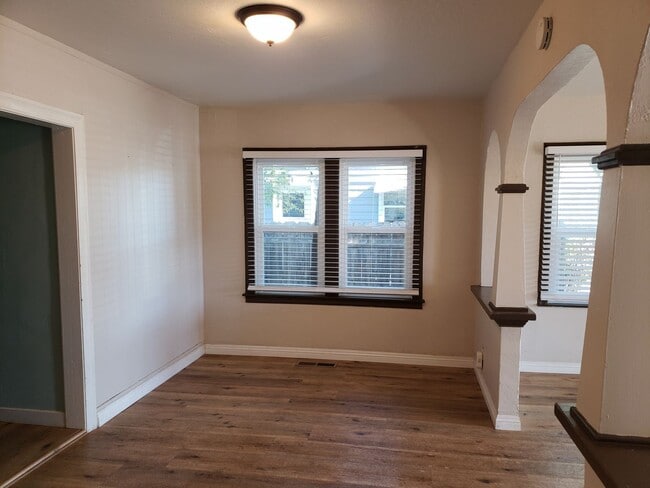 Building Photo - ROOMMATE ADDITION (1) -PLEASE CONTACT ISAB...
