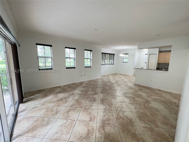 Building Photo - 2490 Centergate Dr