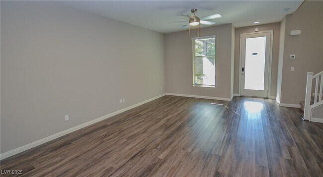 Building Photo - 541 Tokopah Falls St