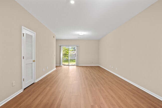 Building Photo - 313 Scrub Jay Dr