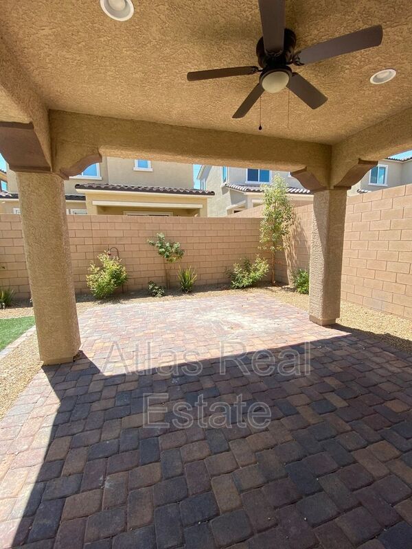 Building Photo - 10455 Skye Knoll Ave