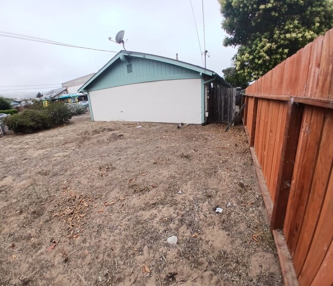 Building Photo - 1060 Santa Ynez Ave