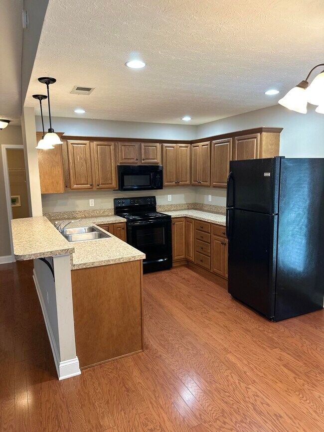 Building Photo - 126 High Point Dr