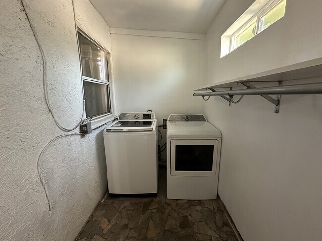 Building Photo - 12776 Ross Ave