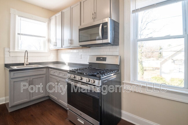 Building Photo - 5327 Wesley Ave