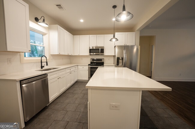 Building Photo - 1020 Bell Cir