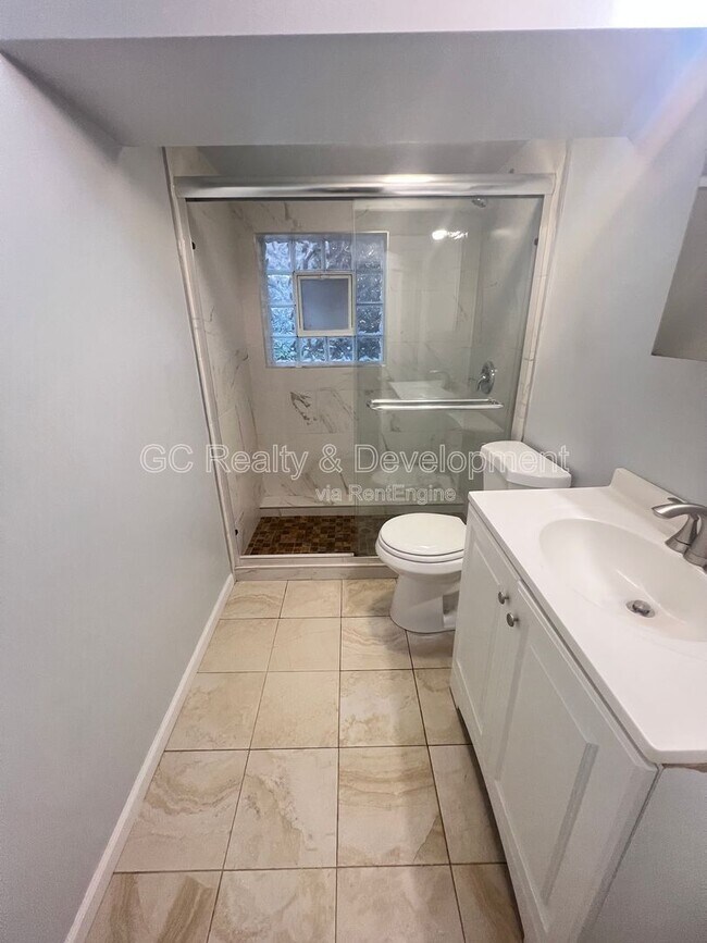 Building Photo - 5410 W Berteau Ave