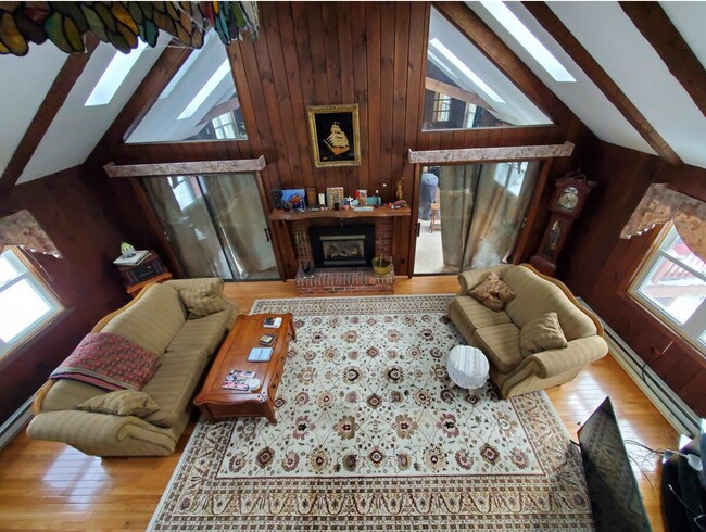 Building Photo - Enfield - 3 Bed, 2 Bath fully furnished home with a loft - $3000