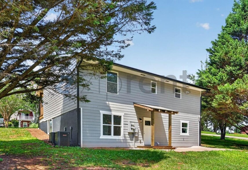 Building Photo - Unit 2