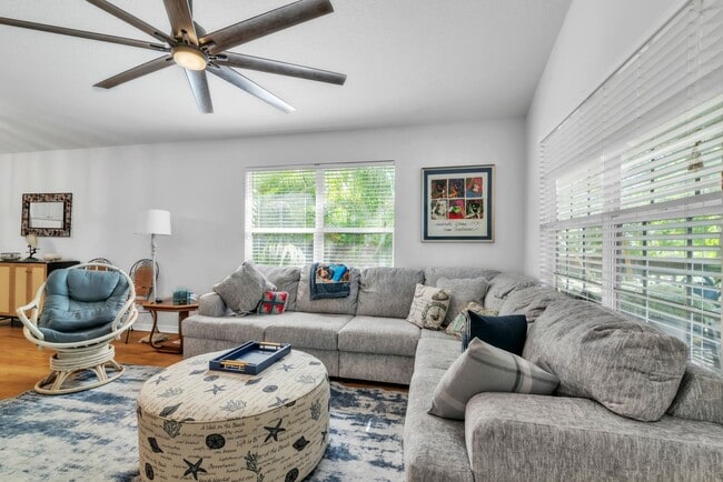Building Photo - Beautiful 3 / 2 single family home across ...