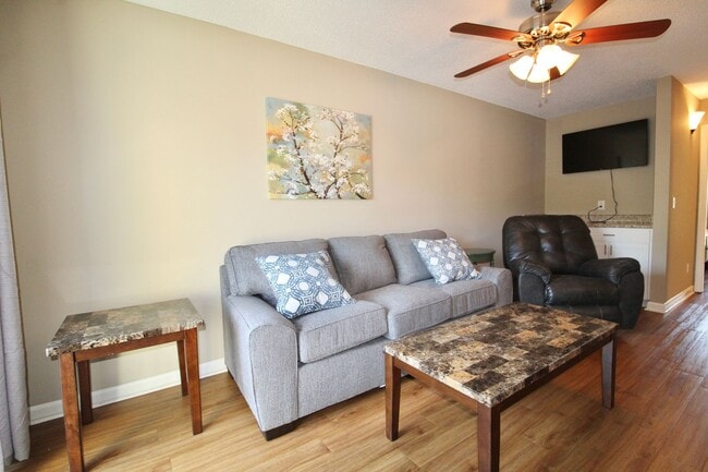 Building Photo - 1315 Bradley Dr