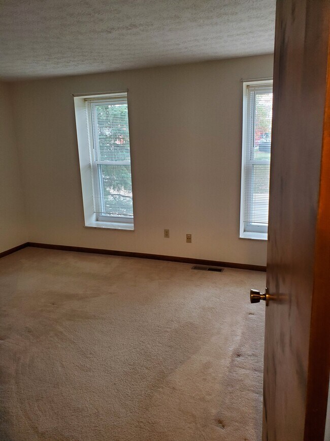 Building Photo - 2790 Mt Holyoke Rd