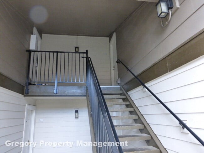 Building Photo - 12621 NE 130th Way