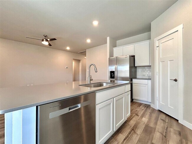 Building Photo - 321 Coda Xing