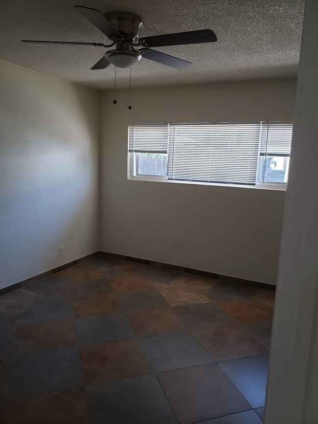 Building Photo - 1010 Wallgreen St