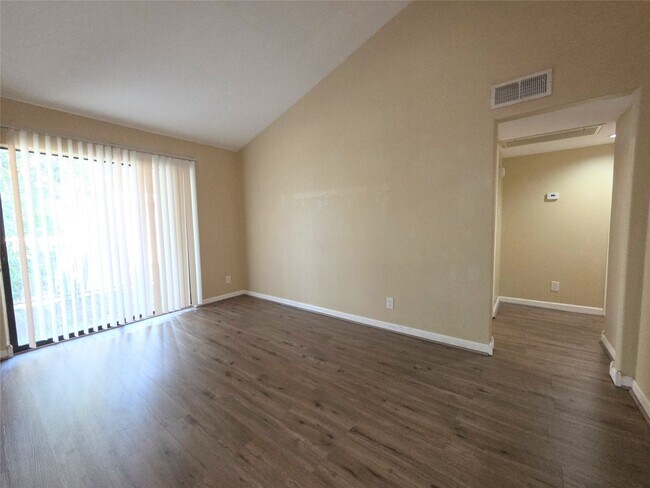 Building Photo - 3500 Tangle Brush Dr