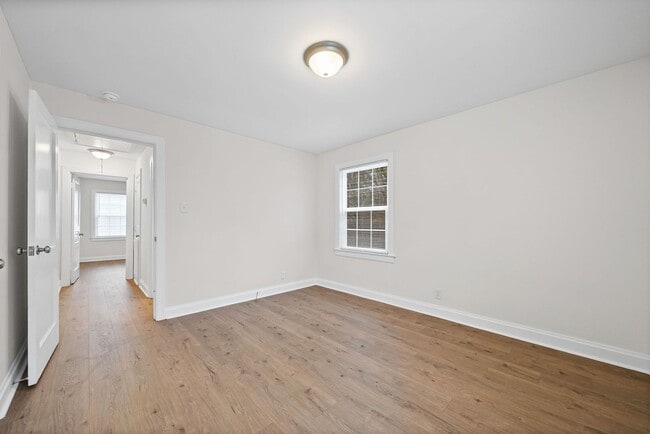 Building Photo - Renovated 2 bedroom home for rent Near Downtown Clarksville!