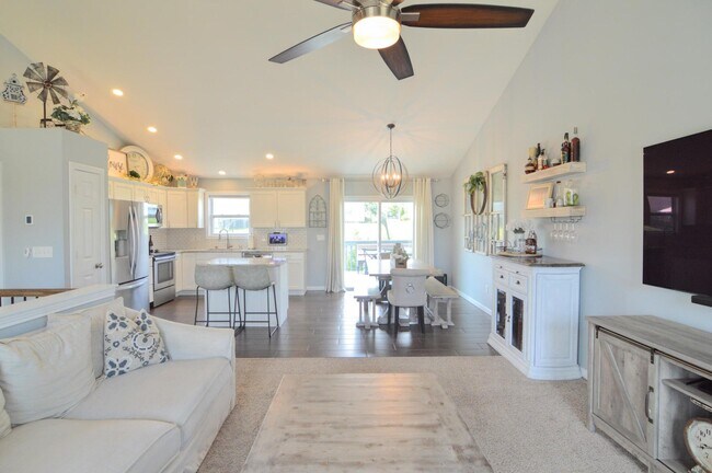 Building Photo - 226 Veneto Dr