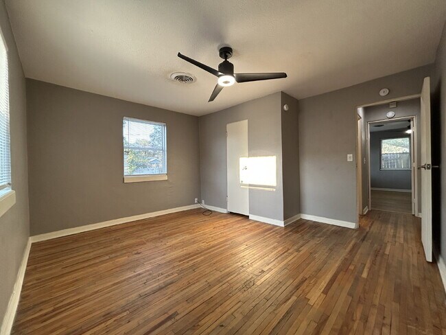 Building Photo - Charming 3-Bedroom Home with 2 Baths in th...