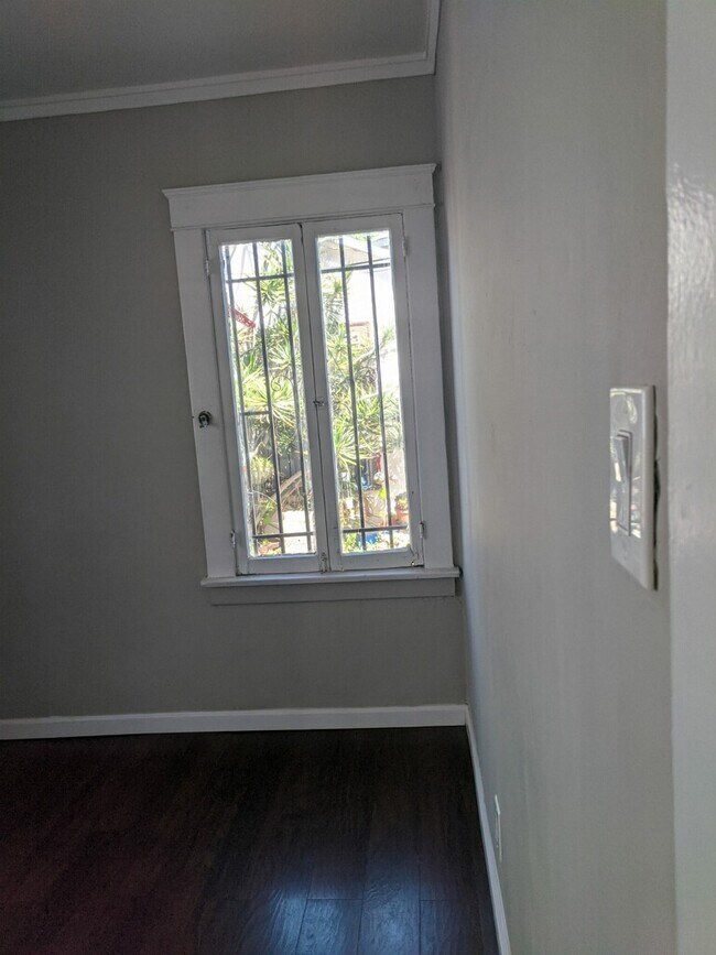 Building Photo - 1640 E 49th St