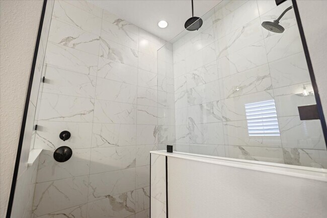 Building Photo - Luxury Home w/ Pool, Outdoor Kitchen, Car Lift, & Water View In Parrish!