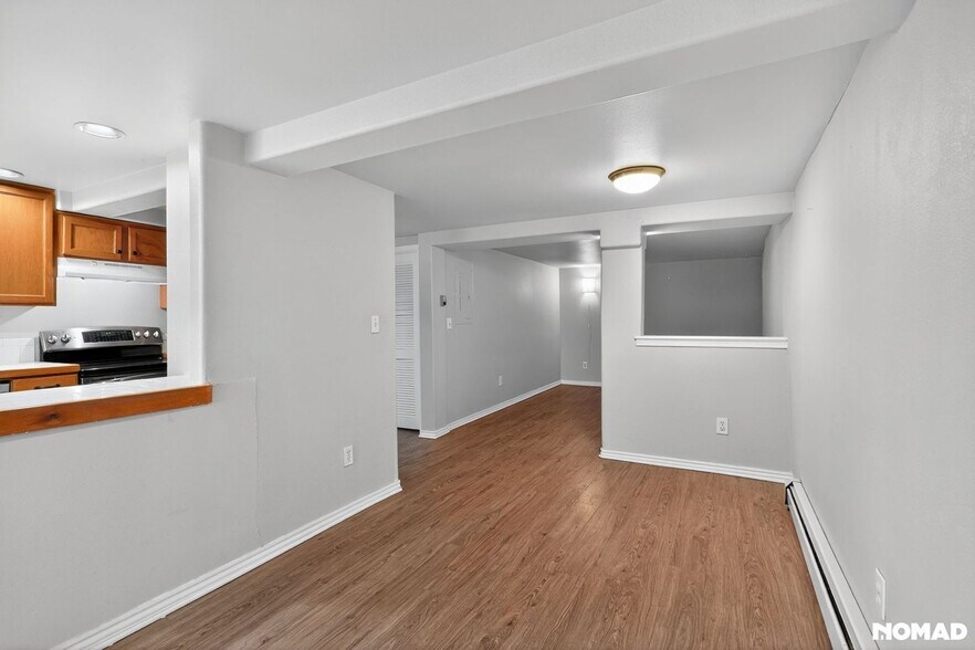 Building Photo - 30 W Navajo St