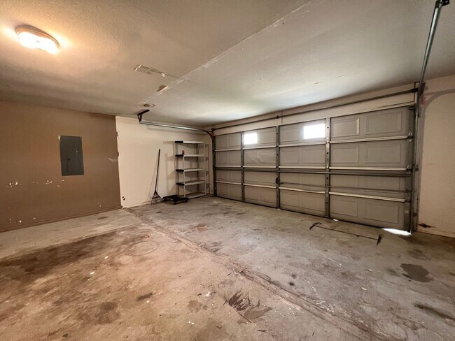 Building Photo - Temple West Gem!