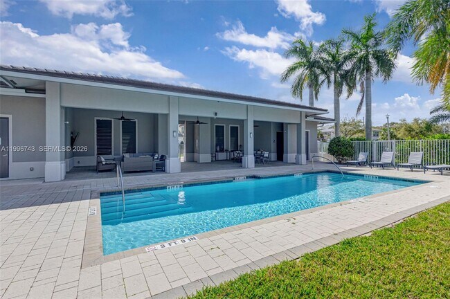 Building Photo - 4921 Pointe Midtown Way