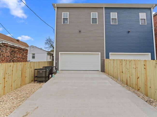 Building Photo - Modern Luxury Meets Everyday Comfort in This Stunning New 3-Bedroom Home Near Downtown!