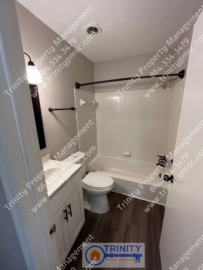 Building Photo - Must See! Beautiful Two Bedroom