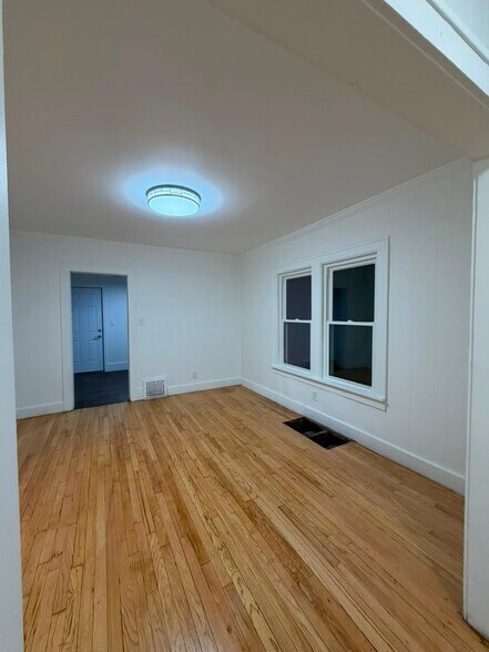 Building Photo - 426 N Carroll Ave